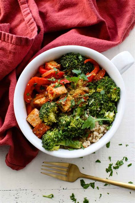 tofu-cacciatore-bowl-with-bell-pepper-broccoli image