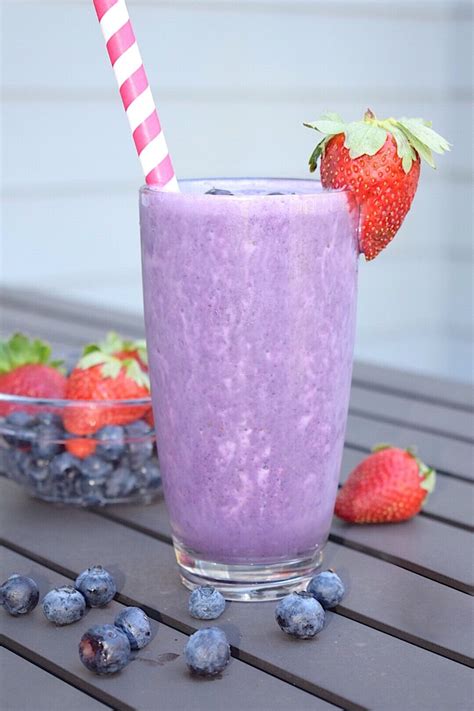 healthy-almond-milk-berry-smoothie image