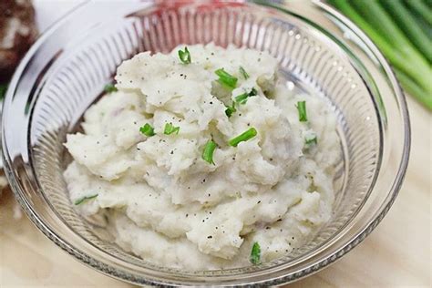 creamy-sour-cream-and-chive-mashed-potatoes image