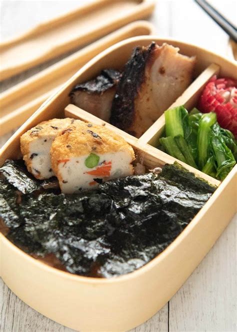 nori-bento-roasted-seaweed-on-rice-recipetin-japan image