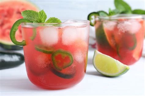 10-best-guava-cocktails-insanely-good image