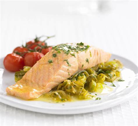 aromatic-salmon-and-leek-parcels-delicious-italian image