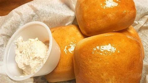 this-is-what-makes-texas-roadhouse-rolls-so-delicious image