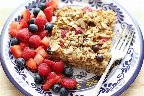 summer-berries-baked-oatmeal-barefeet-in-the-kitchen image