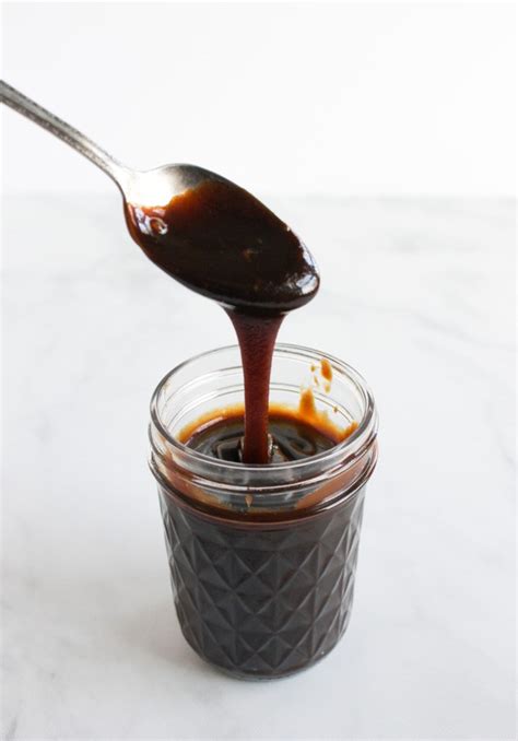 easy-vegan-caramel-made-with-coconut-sugar-robust image
