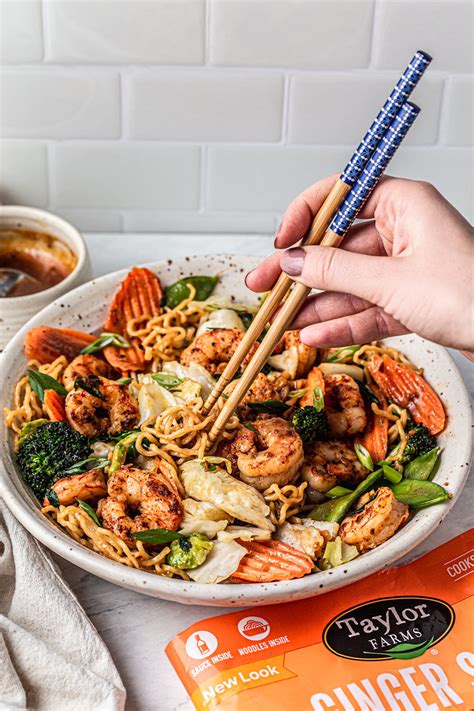 shrimp-stir-fry-with-noodles-and-vegetables-natteats image