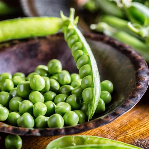 english-peas-crystal-valley-foods-growing-importing image
