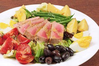 salade-nioise-with-pan-seared-tuna image