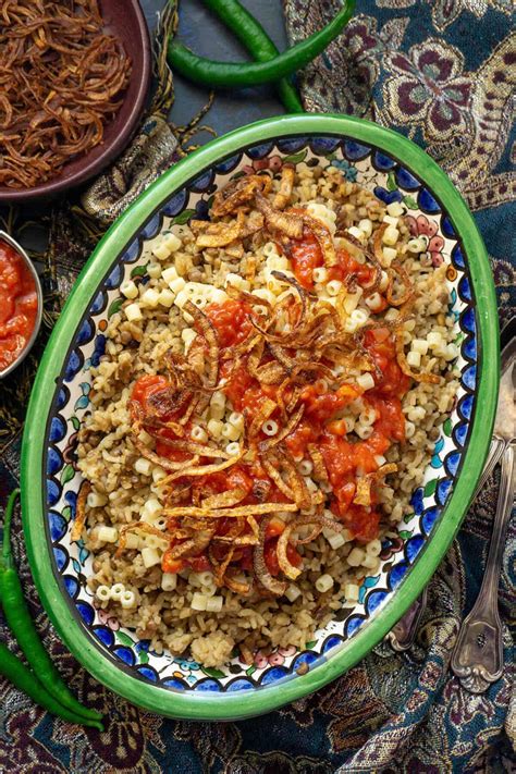 kushari-egyptian-rice-lentils-and-pasta-with-spicy image