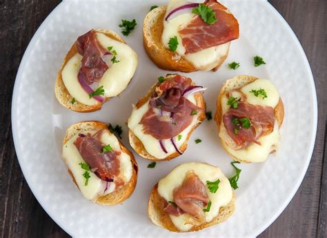 this-fig-and-prosciutto-crostini-recipe-is-a-perfect-party image