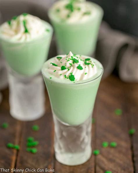 shamrock-shooters-with-creme-de-menthe-that image