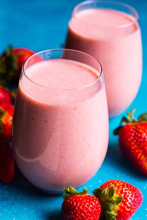 healthy-strawberry-smoothie-ifoodrealcom image