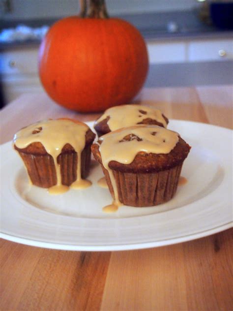 pumpkin-oatmeal-raisin-cupcakes-pies-and-plots image