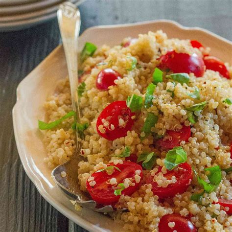 quinoa-salad-with-tomatoes-and-basil-recipe-emily image