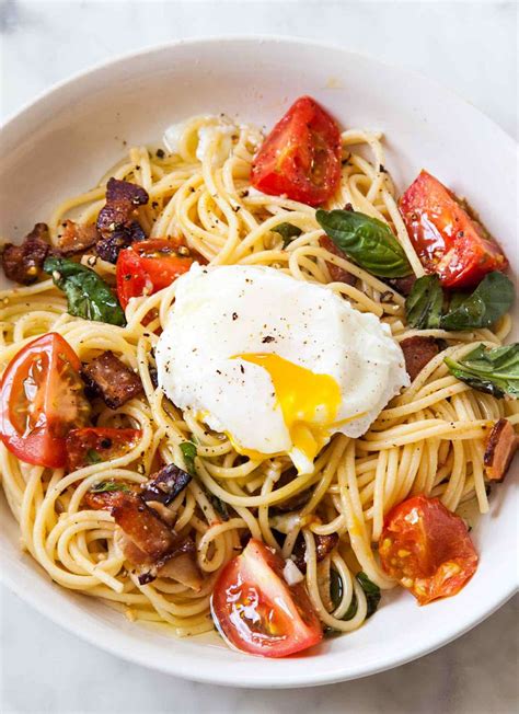 spaghetti-with-tomatoes-bacon-and-eggs image