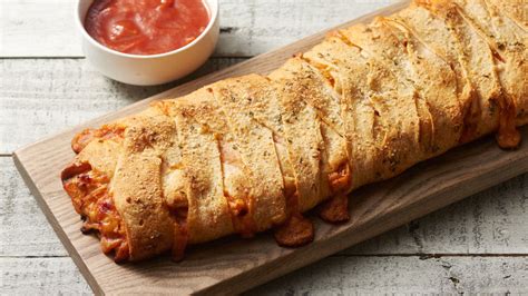 chicken-parmesan-crescent-bread-recipe-pillsburycom image