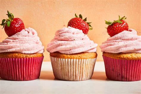 strawberry-cupcakes-with-cream-cheese-frosting image
