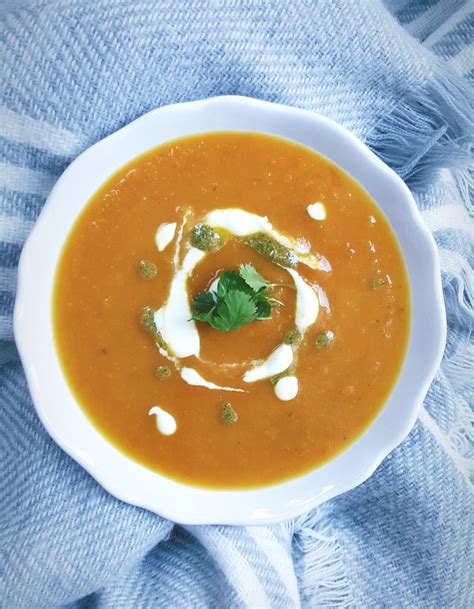 carrot-ginger-coriander-soup-delalicious image