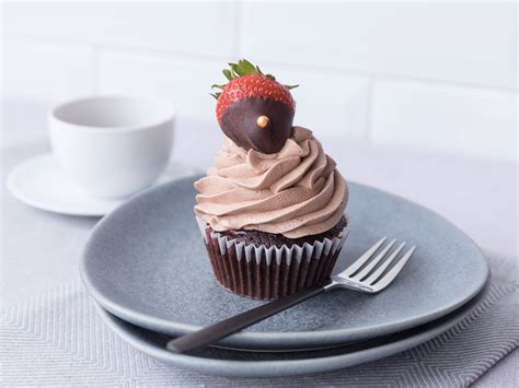 strawberry-filled-cupcakes-with-chocolate-covered image