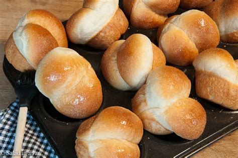 yeast-cornbread-dinner-rolls-a-bread-machine image