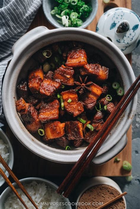 hong-shao-rou-red-braised-pork-红烧肉-omnivores image