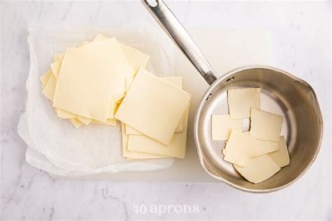 restaurant-style-white-queso-40-aprons image