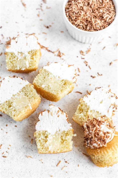 coconut-cream-pie-cupcakes-queenslee-apptit image