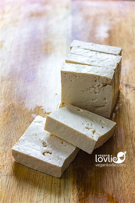 crispy-battered-turmeric-tofu-with-spicy-mayo image