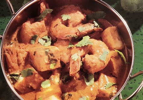 paneer-balti-with-prawns-curry-pot-indian-curry image