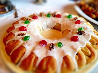 christmas-tea-ring-tasty-kitchen-a-happy image
