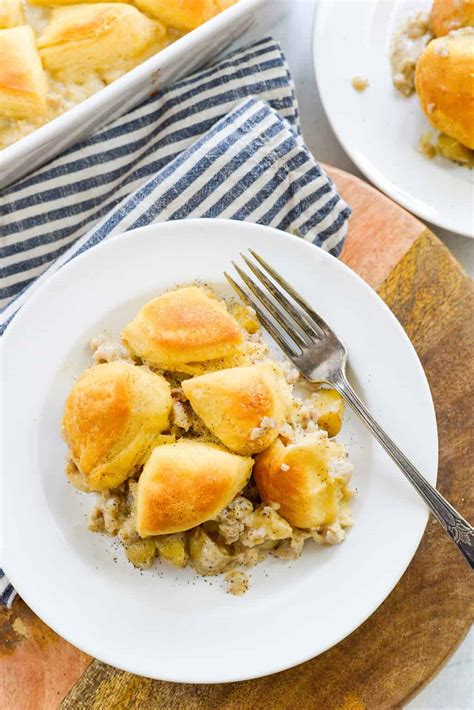 hearty-biscuit-and-gravy-casserole-buns-in-my-oven image