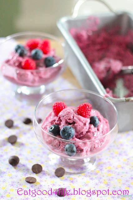5-minute-mixed-berry-and-dark-chocolate-greek-frozen image