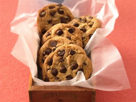 extraordinary-chocolate-chip-cookies-gold-medal image