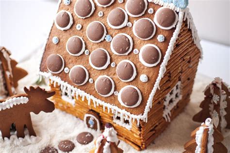 15-gingerbread-house-ideas-the-spruce-eats image