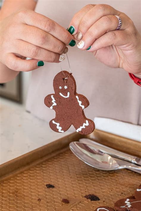 gingerbread-ornaments-3-ingredient-with-fragrant image