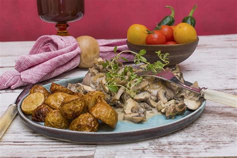 how-to-prepare-the-best-creamy-tarragon-pork-savoury image