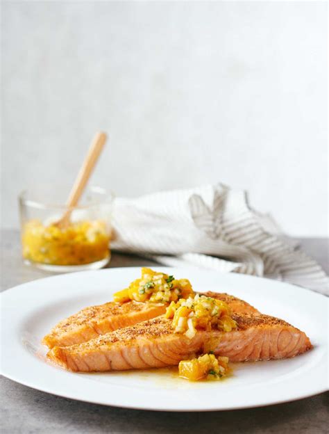 indian-spiced-salmon-with-mango-salsa-leites-culinaria image