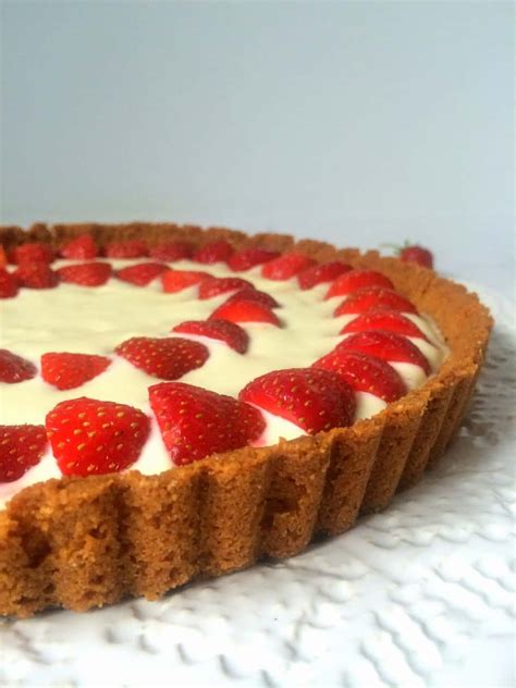 a-creamy-strawberry-and-cream-cheese-tart-with-a image
