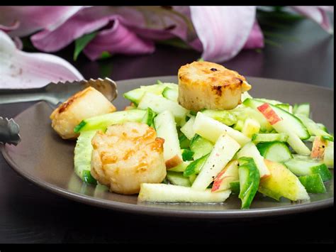 scallops-with-apple-pan-sauce-recipe-and-nutrition image