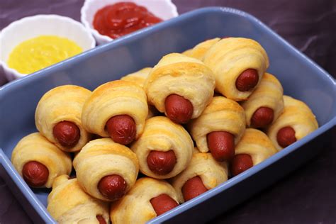pigs-in-a-blanket-little-smokies-crescent-dough image