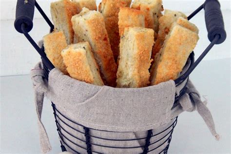 garlic-parmesan-toasted-breadsticks-martins-famous image