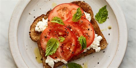 tomato-cottage-cheese-toast-recipe-self image