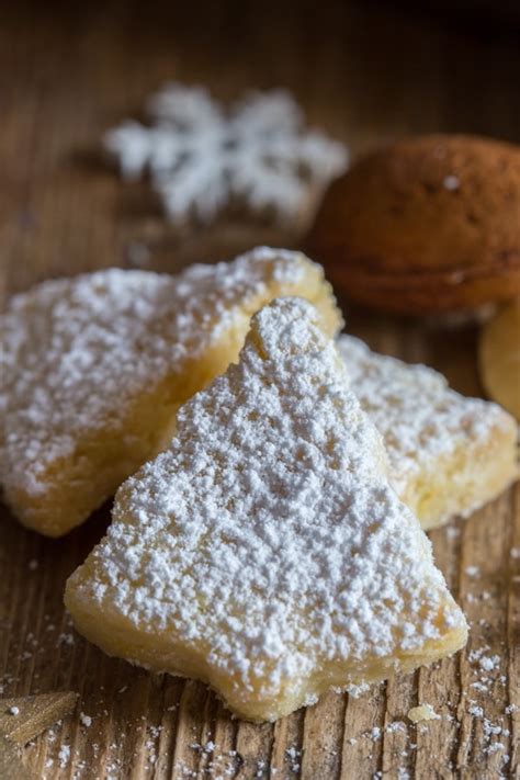italian-almond-cookies image