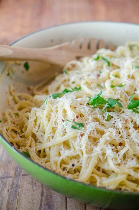 linguine-aglio-e-olio-pasta-with-olive-oil-and-garlic image