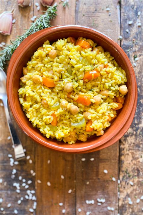 spanish-farmers-rice-a-classic-dish-from-medieval-spain image