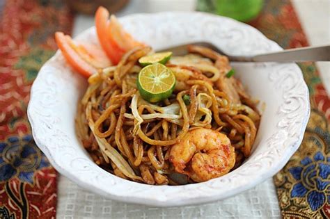 indonesian-fried-noodles-mie-goreng-rasa-malaysia image