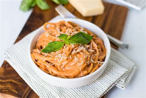 creamy-pasta-and-tomato-sauce image