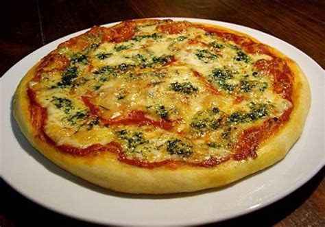 how-to-make-gorgonzola-pizza-recipe-eatwell101 image