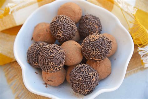 easy-chocolate-truffles-truffles-using-condensed-milk image
