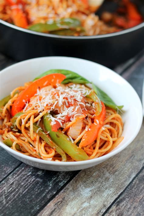 spaghetti-with-peppers-and-onions-a-deliciously-easy image